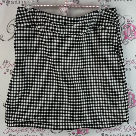 S.C. & Co. Dresses & Skirts - S.c & co skort shorts underneath Stylish Black and White Checkered Mini Skirt